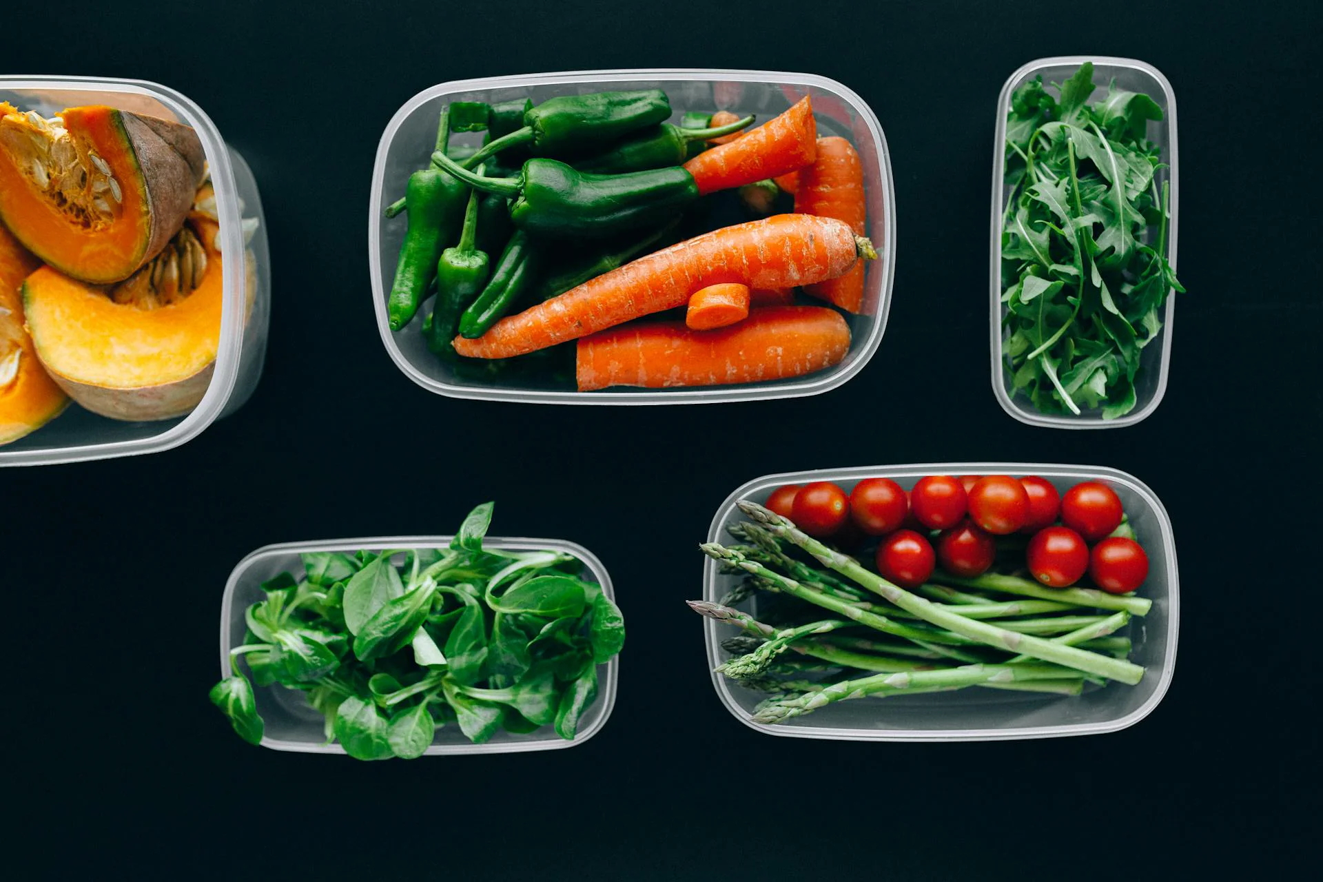 ペストリーが湿ったり破損したりするのを防ぐために、使い捨てプラスチック製ペストリーボックスにペストリーを保管するためのベストプラクティスは何ですか?